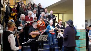 Orchester auf der Treppe